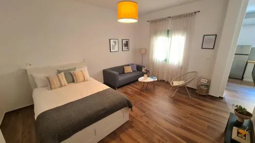 Yannis Guest House
