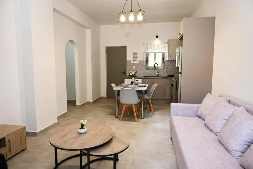 GEORGIAS Apt,brand new 2025 modern Apt in the center of Alikanas