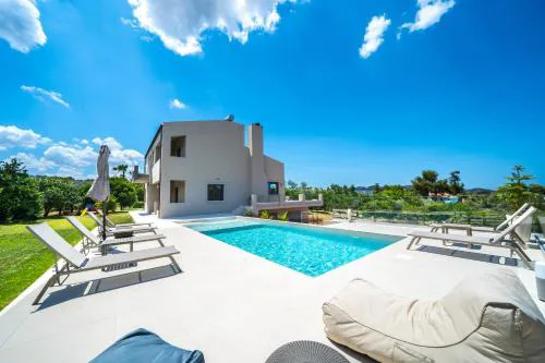 Villa Florentina at Chania Suburbs With Private Pool and BBQ