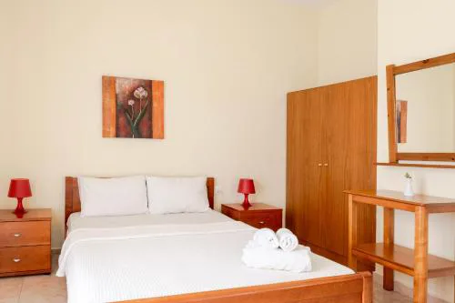 GEORGE AND MARIOS STUDIOS Inn