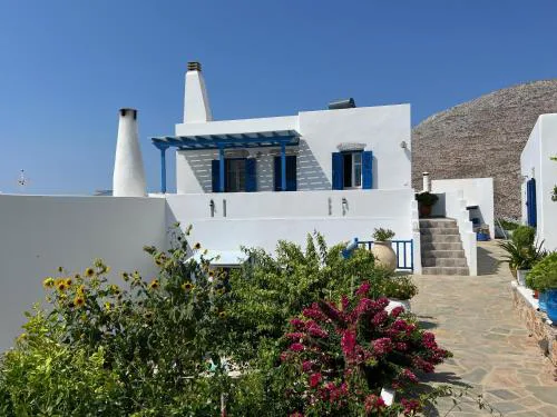 Cycladic house in rural surrounding 2