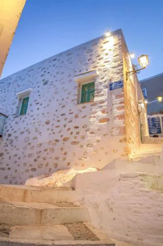 Azura, traditional residence in Ano Syros