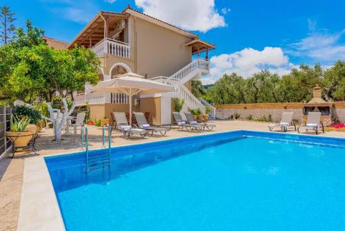 Costas Studios - 450m from Argassi center, by ZanteWize