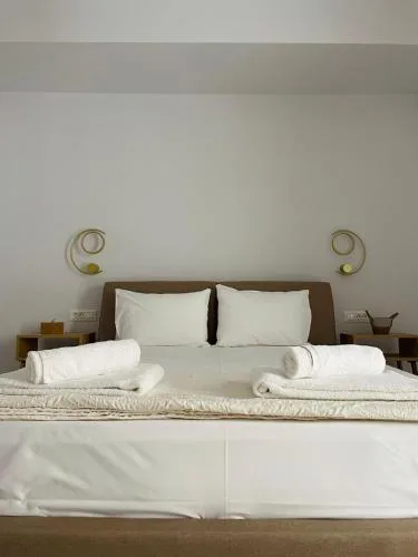 Dahlia Apartment