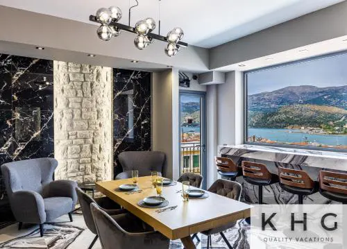 Designer's Penthouse, Top View! + car offer