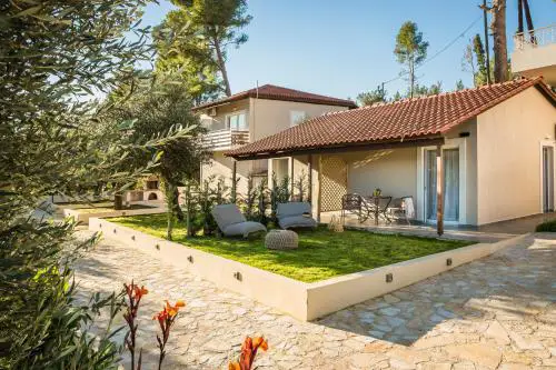 Malibu Suites & Apartments
