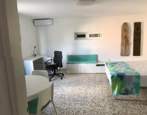 The Quiet Hub