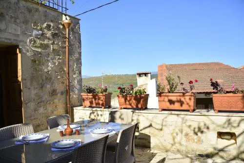 Roukouneli Traditional Stone House - Terrace & BBQ