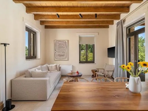 Armenaki Residence