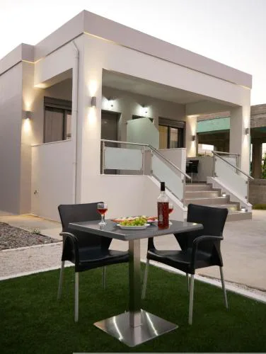 Erotokritos Studios near the beach