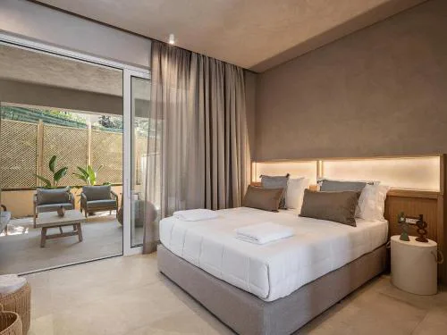 Hestia Boutique - Renovated Rooms Just Steps from the Beach