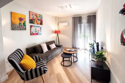 Central Luxury 2BR Stay Walk to Sea WiFi