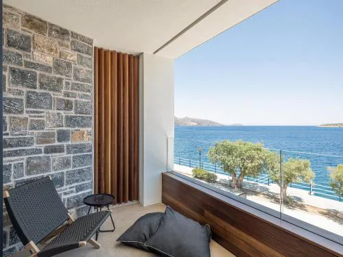 Seannamon Suites Unique Design Sea View Suites next to the beach