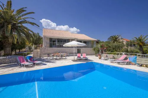Villa Petra by Villa Plus
