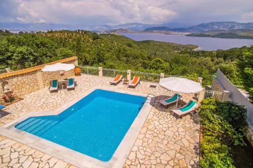 Villa Petrosa by Villa Plus