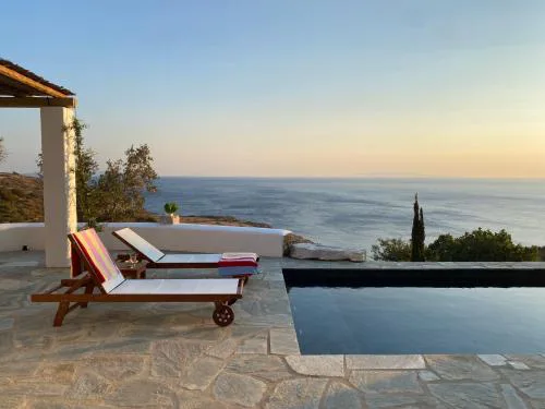 Villa AVRA, a serene Cycladic villa with private pool overlooking the Aegean Sea