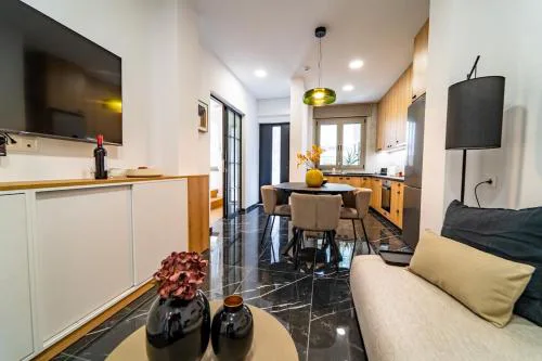 Iaspis Luxury Apartment with Pool