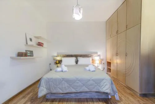Alesti House with garden and private beach access