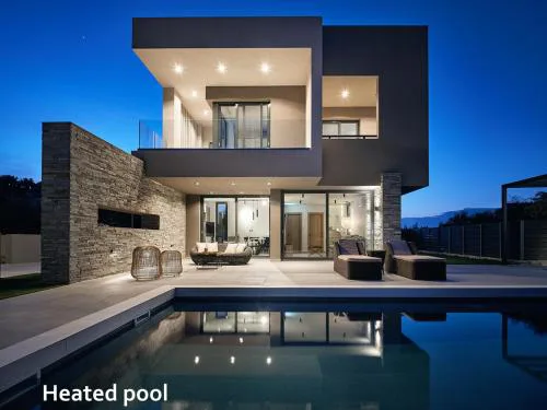Aguacate Ioni with heated private swimming pool