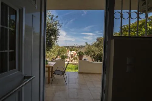 Eleni Studios - 500m from Tsilivi Center, by ZanteWize