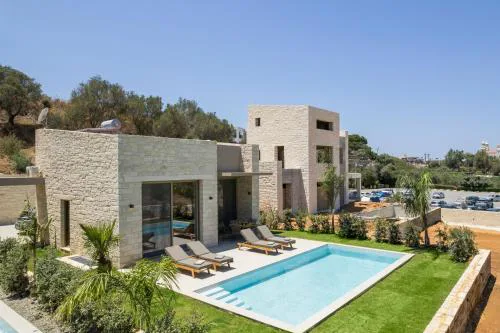 La Divina Luxury Villas with Heated Pool