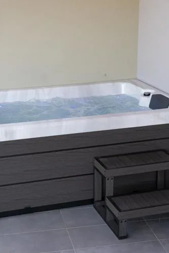 MV Living - Retreat