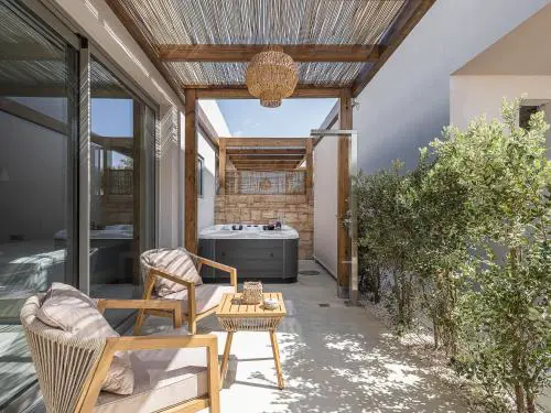 Vanilla Suites with Hot Tub