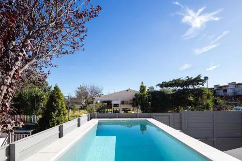 Akonizia Luxury House - With Private Heated Pool and Jacuzzi