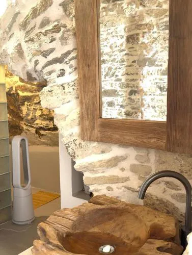 Ola Cave Studio Dryopida Kythnos
