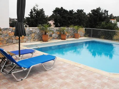 Christinas summer house with pool in Kefalas