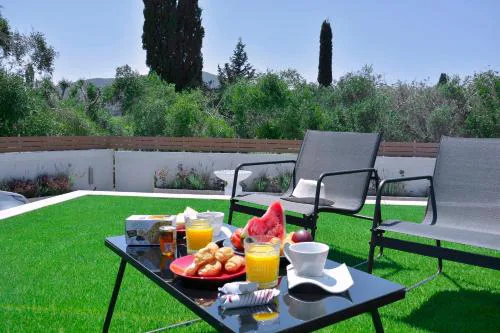 Villa Bratou Terra Sleeps 2 with Garden