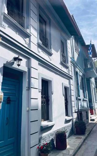 ΚΥΑΝΟΝ παραδοσιακή μονοκατοικία στην Φλώρινα