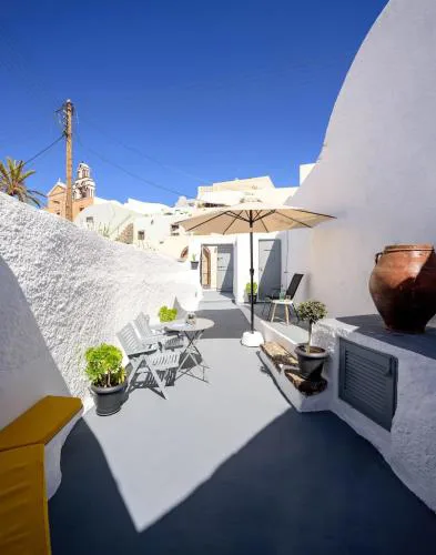DOMEstic Cave House in Finikia Oia Santorini
