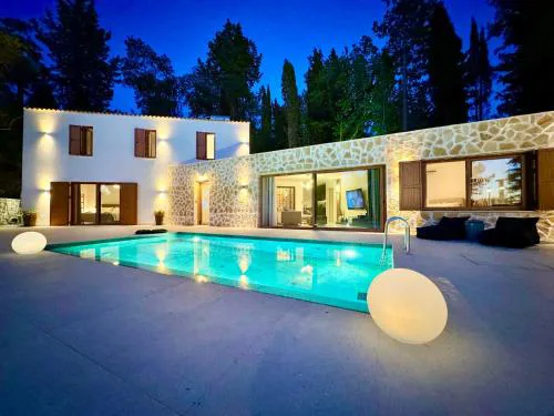 Domenico Morani Luxury Villa Concept with private pool by DadoVillas