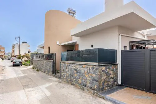 Luxury Four Season Villa by the sea
