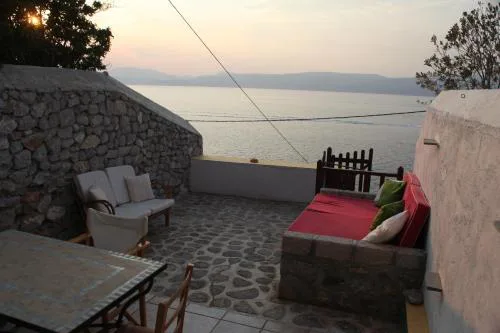Alkioni stone house