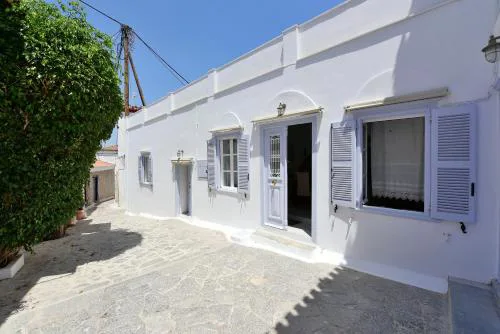 Arco I/ Downtown Rustic Apartment/4 min from port