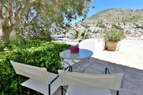 Captain's House for 2 - Historical Home Hydra 1800