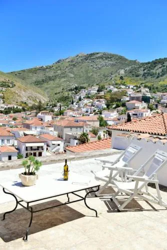Captain's House for 4 - Historical Home Hydra 1800