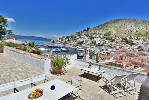 Captain's House - Historical home in Hydra 1800