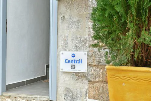 Centrál