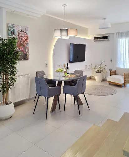Lux home in central location