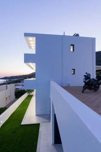 Metaxakis Home