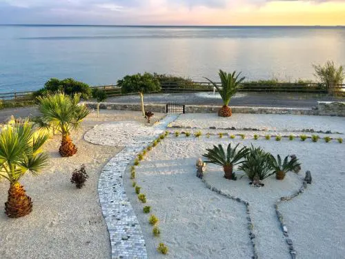 Seaside Home Crete - Dream Oceanfront Getaway