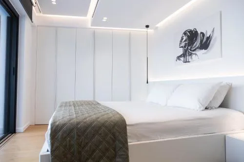 The L Smart Suite - Premium & Minimal