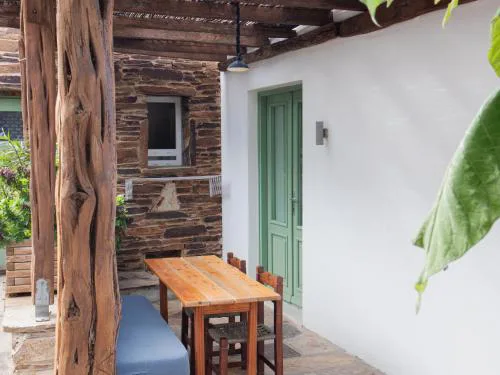 Nikos Place