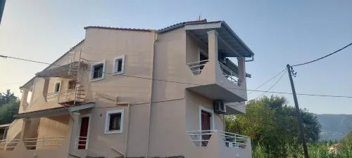 Spiros Studios - Apartments, Ipsos