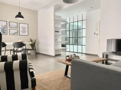3-bedroom central, spacious and bright apartment.