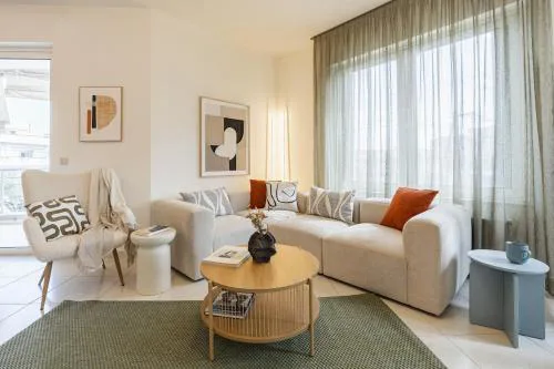 3 Bedroom Spacious & Modern Apartment with Patio