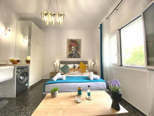 Artzy petit apartment close to the center